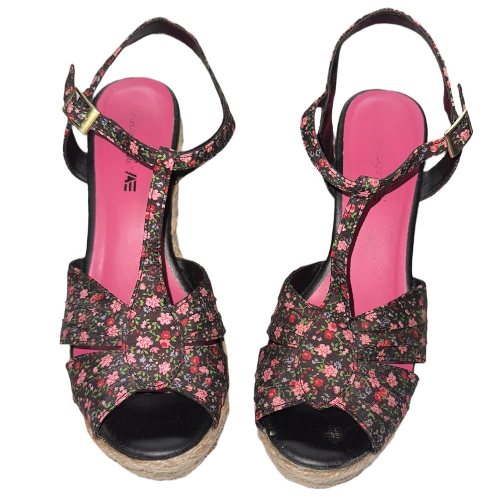 Y2K AMERICAN EAGLE women's pink/multi floral peep toe 4" wedge sandals, 9 US.